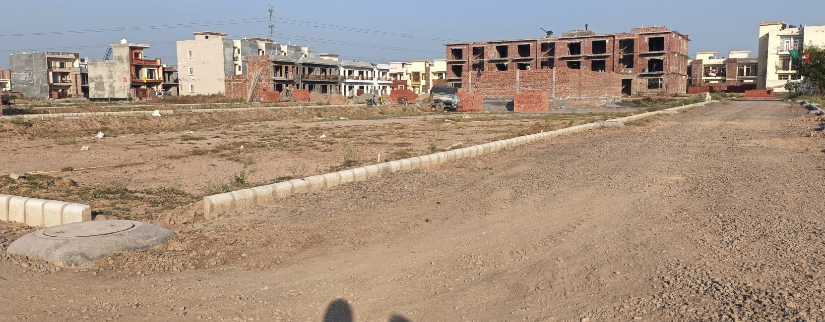 Internal Road View – Home Brothers Gated Community, Kharar Clean paved internal road inside Home Brothers residential project in Kharar