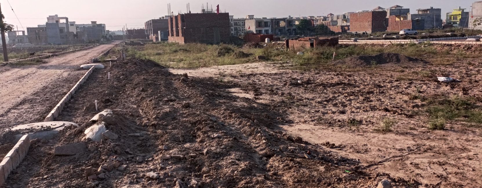 Open Land for Sale – Home Brothers Project, Kharar Open plot of land with boundary wall at a Home Brothers real estate site in Kharar